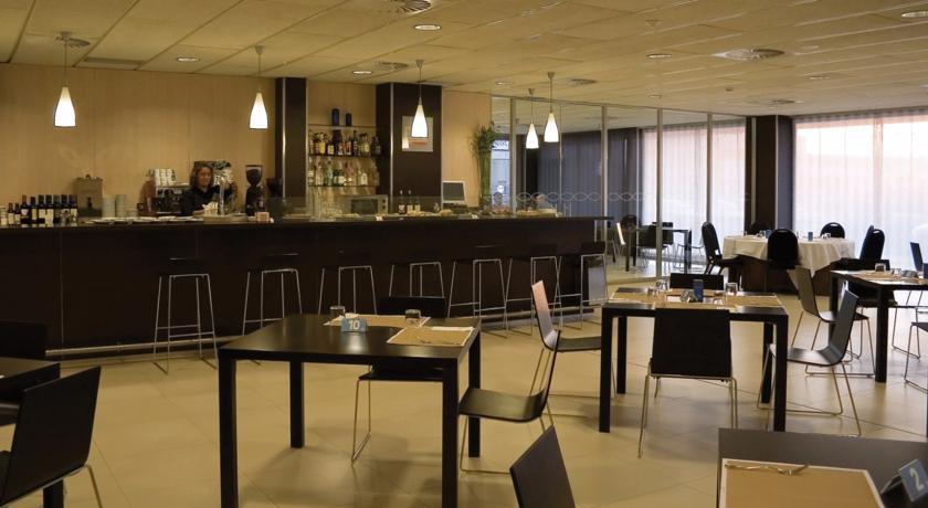 Azz Pamplona Norte Hotel Berriozar Buitenkant foto