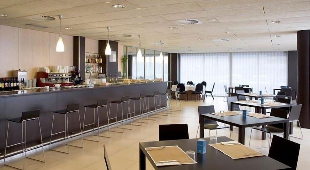 Azz Pamplona Norte Hotel Berriozar Buitenkant foto