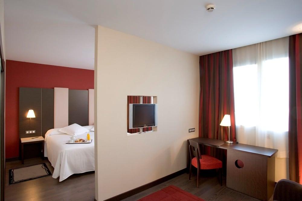 Azz Pamplona Norte Hotel Berriozar Buitenkant foto