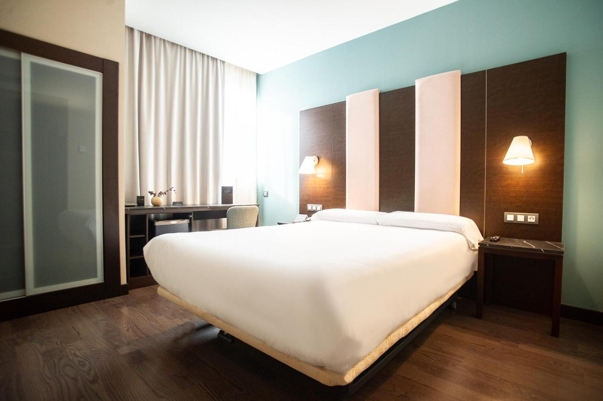 Azz Pamplona Norte Hotel Berriozar Buitenkant foto