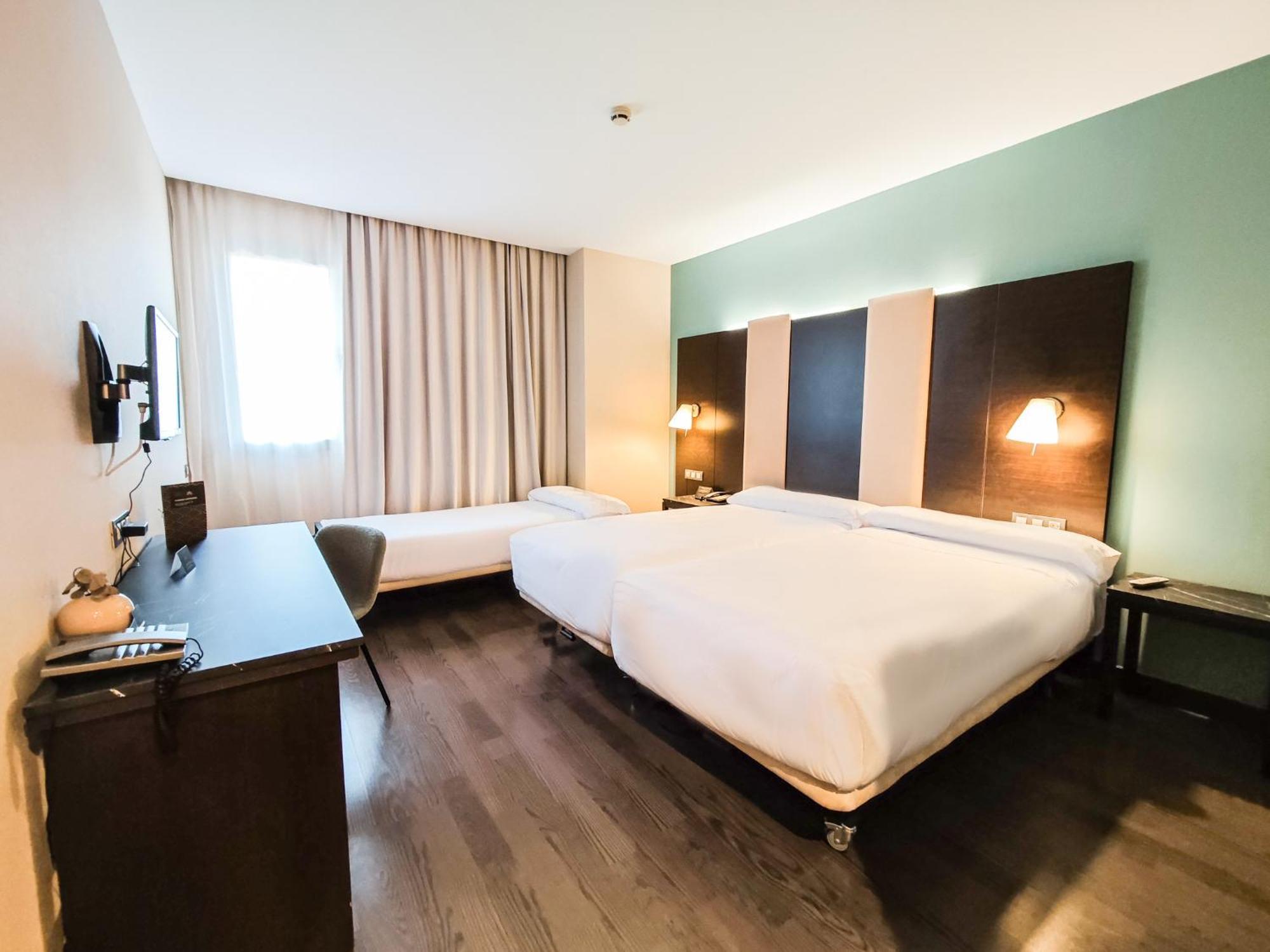 Azz Pamplona Norte Hotel Berriozar Buitenkant foto